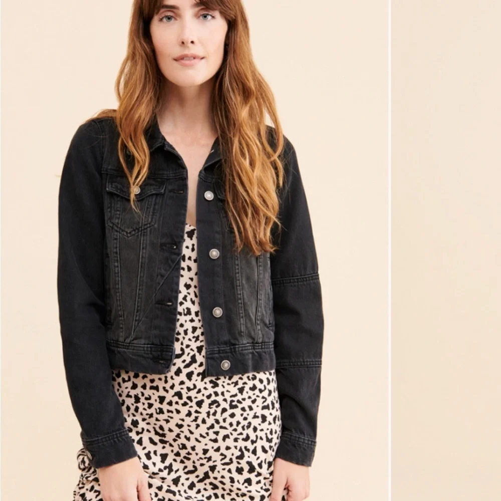 Free People Rumors Slim Fit Distressed Denim Jacket in Black Size Medium